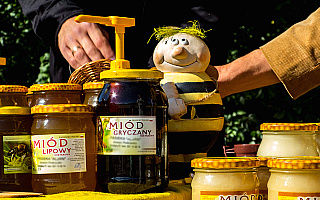 „Sezon był niełatwy, ale miód jest”.  Jubileuszowy festyn  „Pszczoły i miód” w Olsztynie